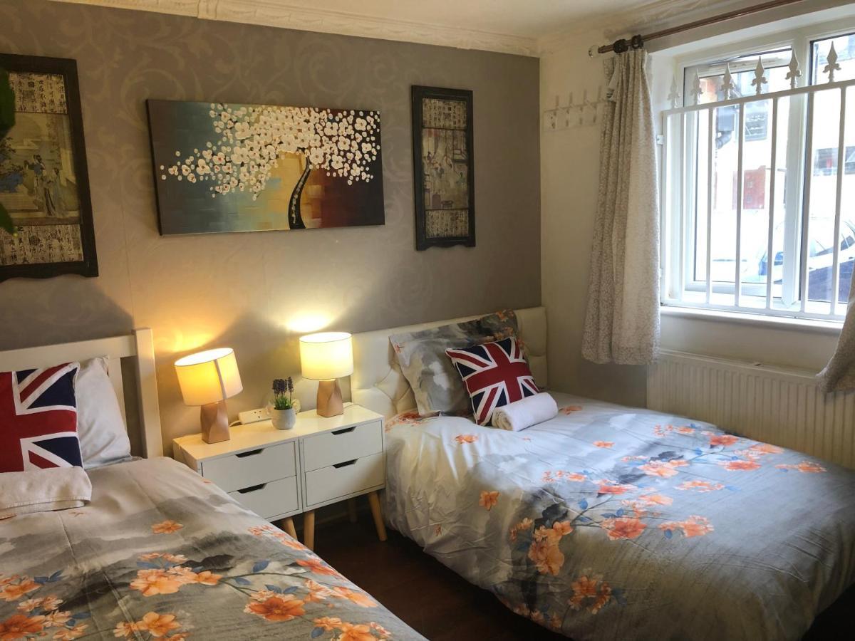 Cheerful 4 Bedroom House With Garden Free Parking Лондон Екстер'єр фото