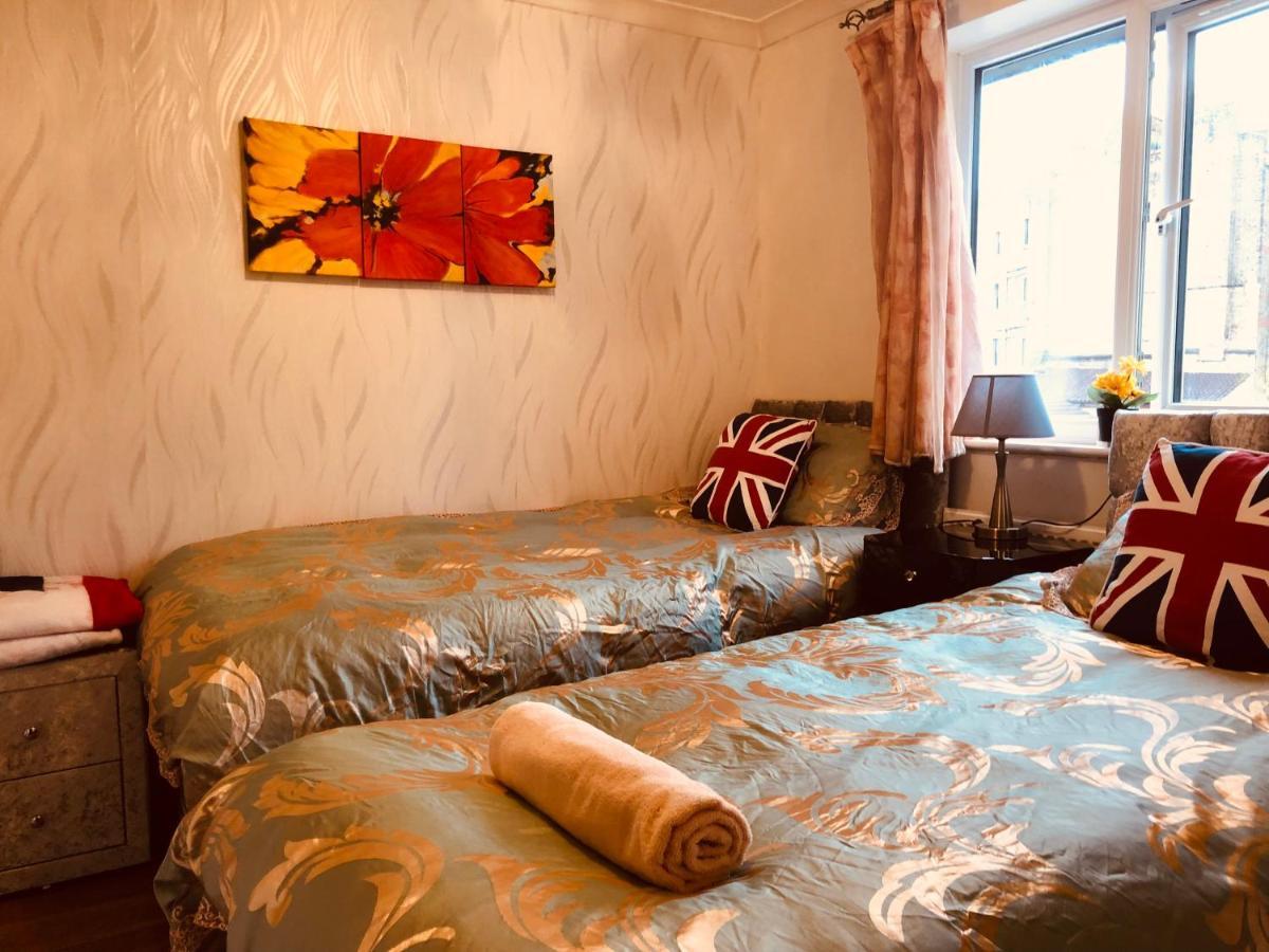 Cheerful 4 Bedroom House With Garden Free Parking Лондон Екстер'єр фото