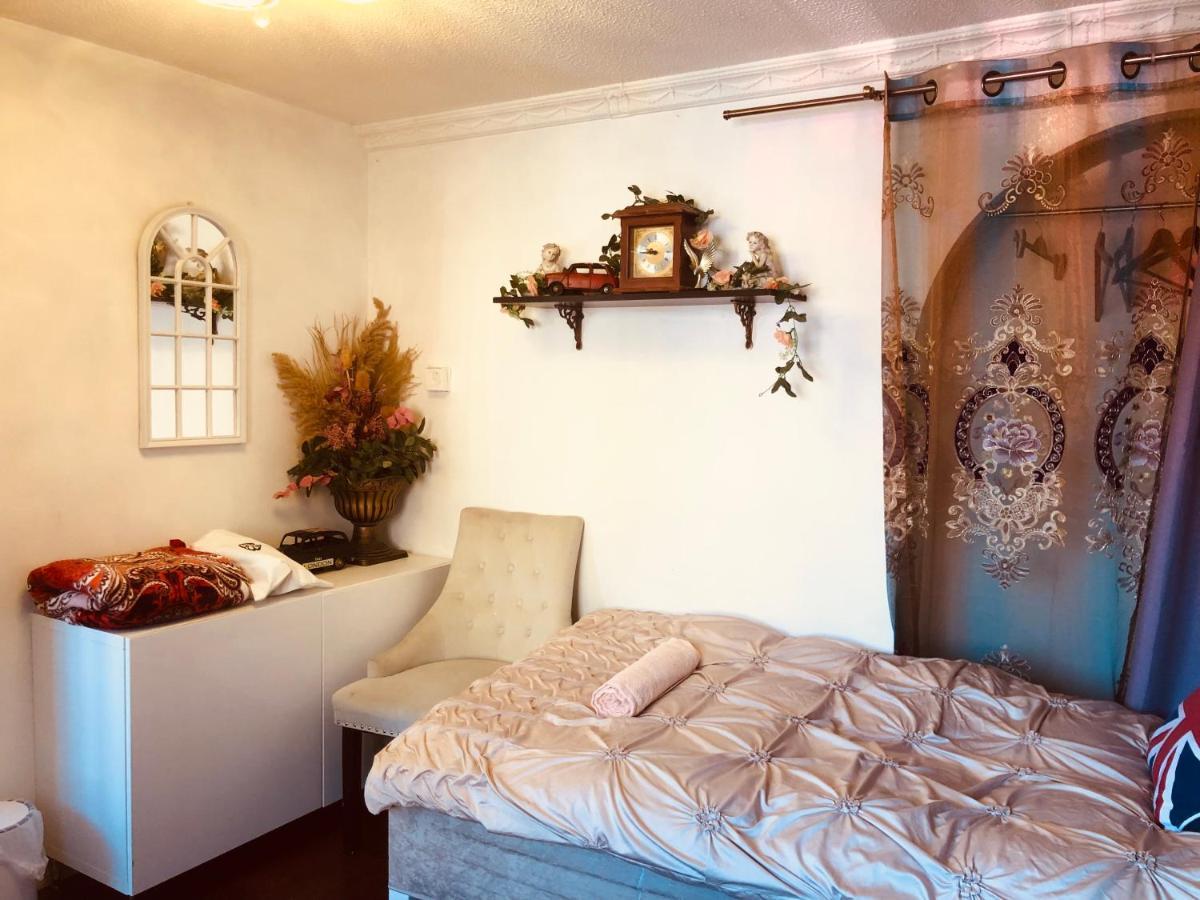 Cheerful 4 Bedroom House With Garden Free Parking Лондон Екстер'єр фото